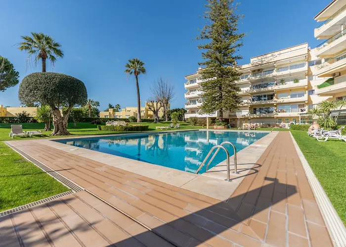 Tasteful 1 Bdr Flat W/Balcony & Pool By Lovelystay