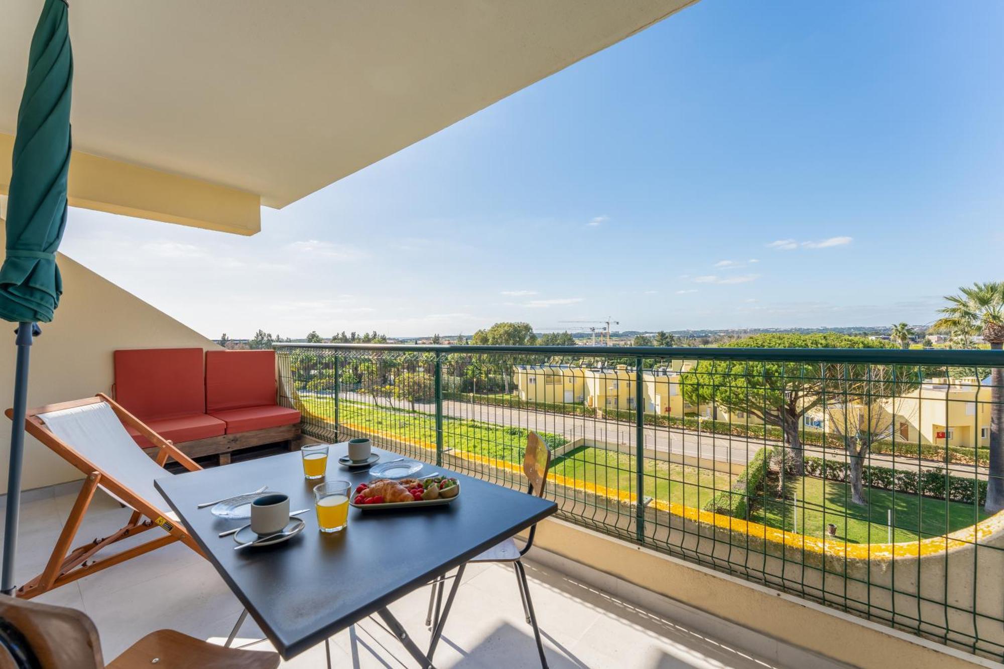 Tasteful 1 Bdr Flat W/balcony & Pool By Lovelystay * Quarteira