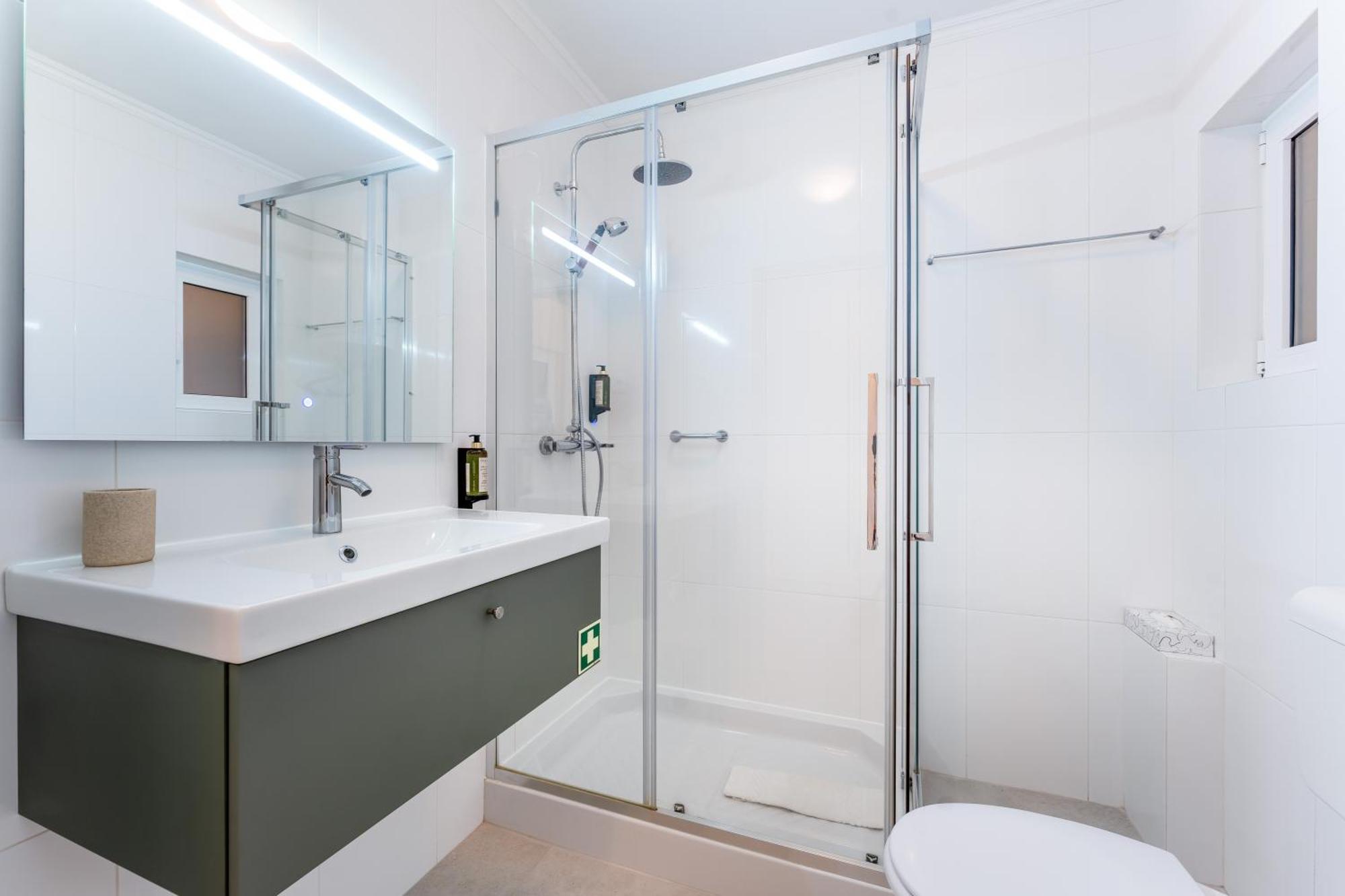 Tasteful 1 Bdr Flat W/balcony & Pool By Lovelystay Quarteira