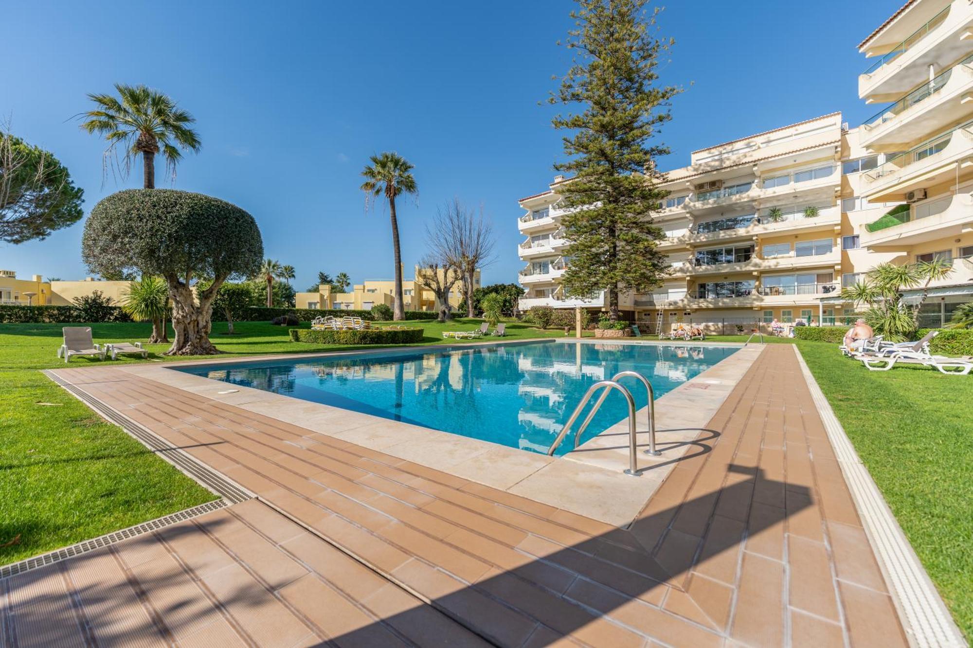 Apartment Tasteful 1 Bdr Flat W/balcony & Pool By Lovelystay *