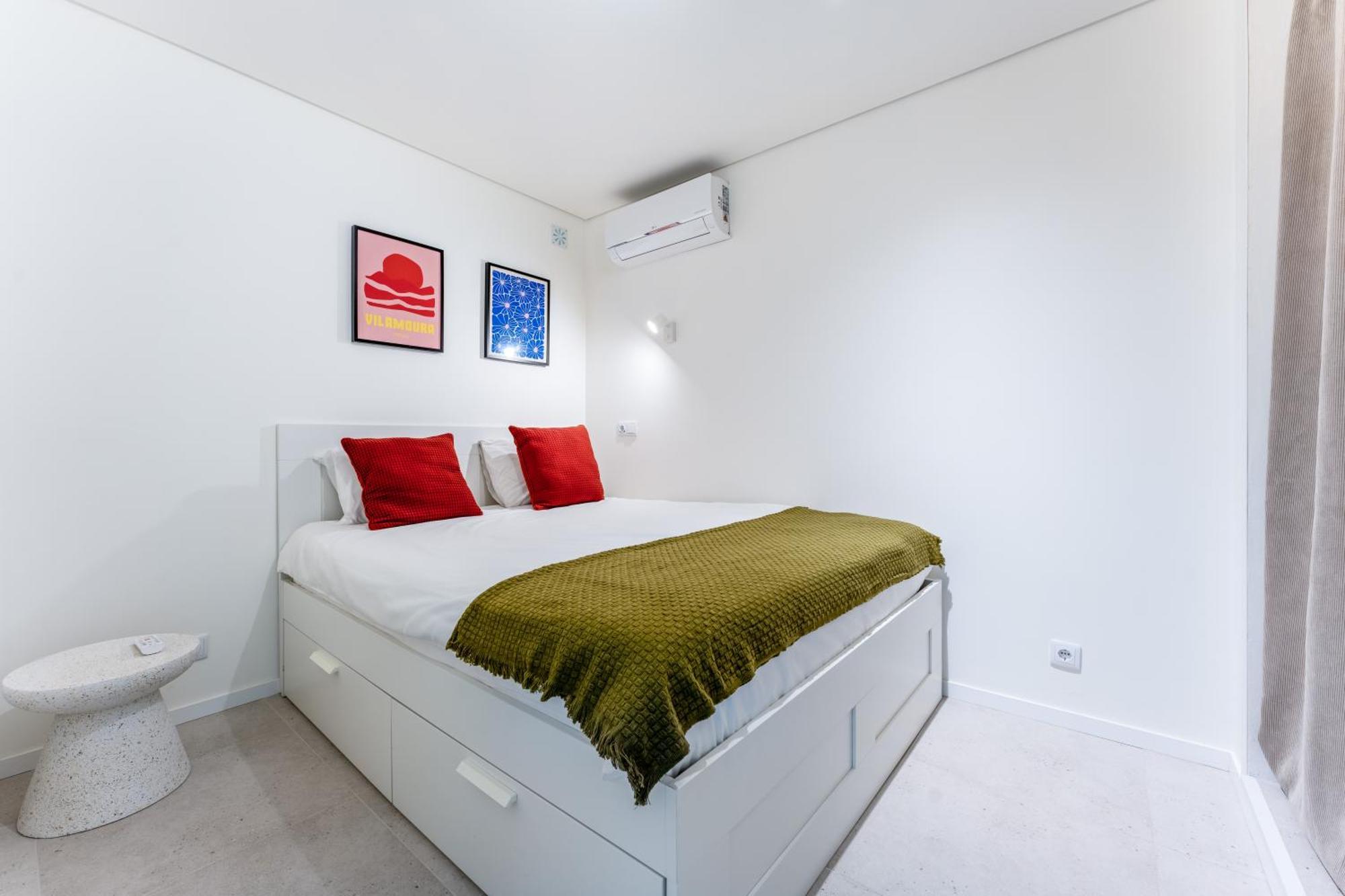 Tasteful 1 Bdr Flat W/balcony & Pool By Lovelystay * Quarteira